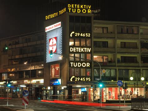 Frankfurt, Detektiv Tudor and Turm Palast : r/frankfurt 